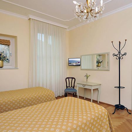 Hotel Monte Baldo E Villa Acquarone Gardone Riviera Phòng bức ảnh