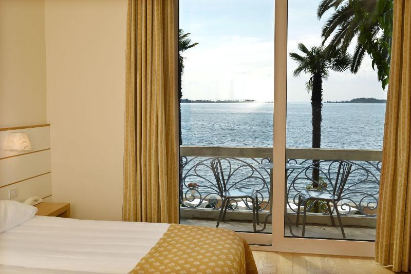 Hotel Monte Baldo E Villa Acquarone Gardone Riviera Ngoại thất bức ảnh