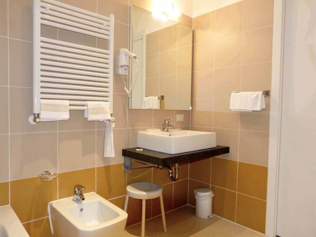 Hotel Monte Baldo E Villa Acquarone Gardone Riviera Phòng bức ảnh