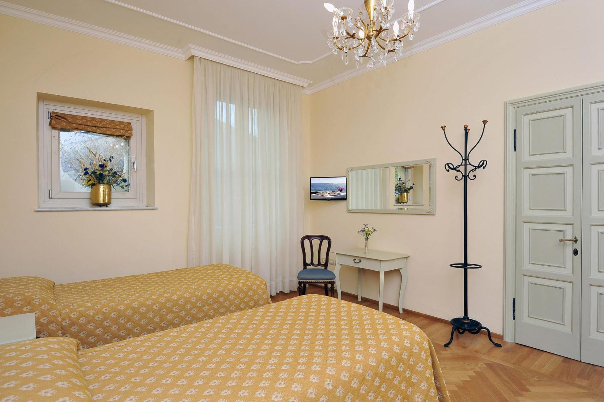 Hotel Monte Baldo E Villa Acquarone Gardone Riviera Phòng bức ảnh