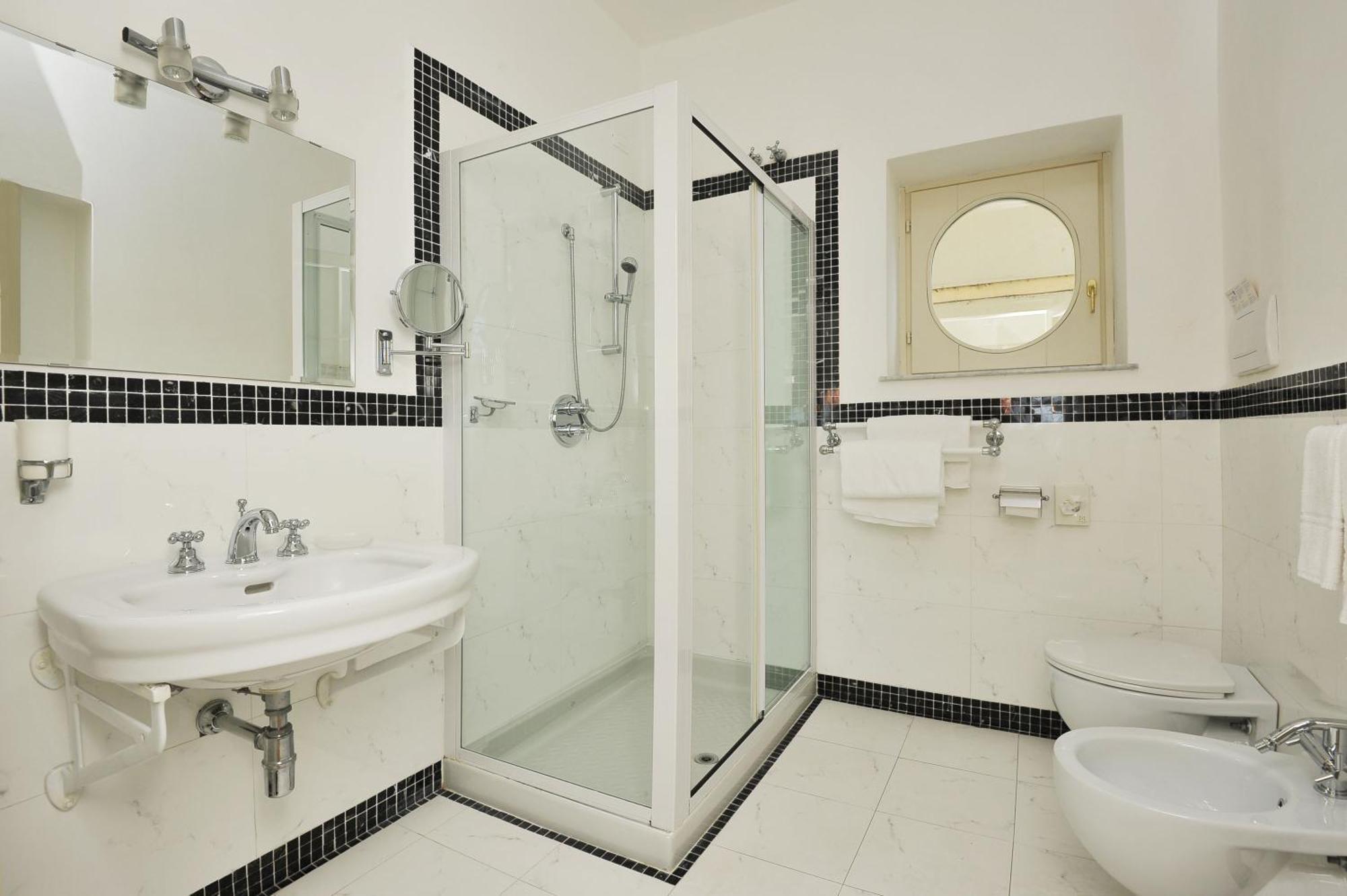 Hotel Monte Baldo E Villa Acquarone Gardone Riviera Ngoại thất bức ảnh